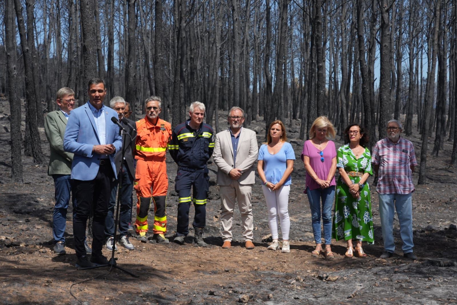 Las imágenes de la visita de Pedro Sánchez a la zona del incendio de Bejís