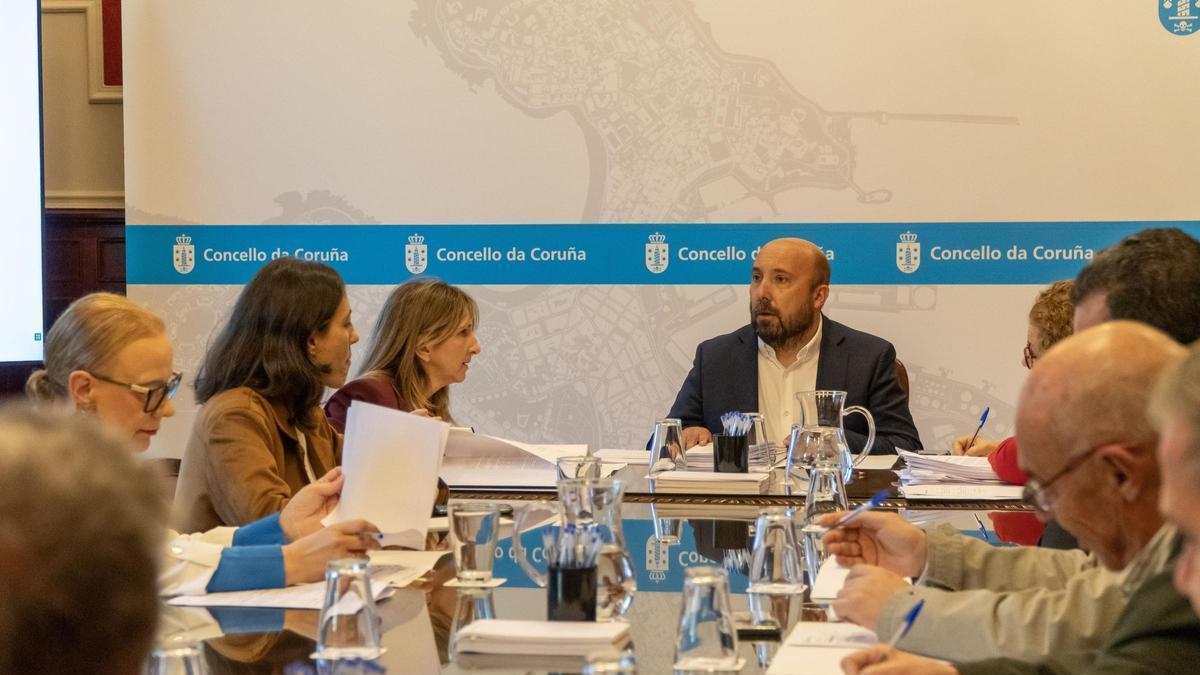 La corporación muncipal durante la Junta de Gobierno Local