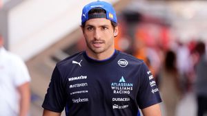 01 June 2025, Spain, Barcelona: Spanish Formula One driver Carlos Sainz Jr. of the Williams team arrives at the Circuit de Barcelona-Catalunya for the Formula One Spanish Grand Prix. Photo: Bradley Collyer/PA Wire/dpa 01/06/2025 ONLY FOR USE IN SPAIN. Bradley Collyer/PA Wire/dpa;automotive;sports;motor rallying;motorsport;Formula One Spanish Grand Prix - Race Day
