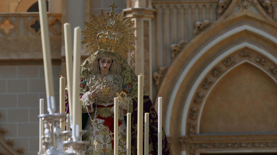 El barrio de la Trinidad se viste de gala para recibir a su Virgen