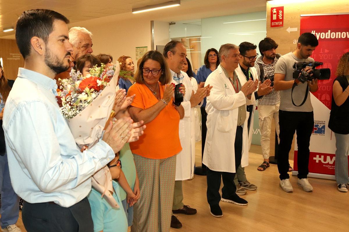 Acto para conmemorar a todos los donantes y a sus familias, junto a 'El Árbol de la Vida' en el vestíbulo del Hospital Macarena