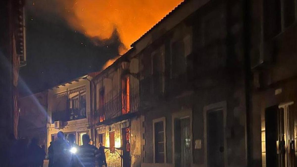 Incendio en una vivienda en Valverde del Fresno.