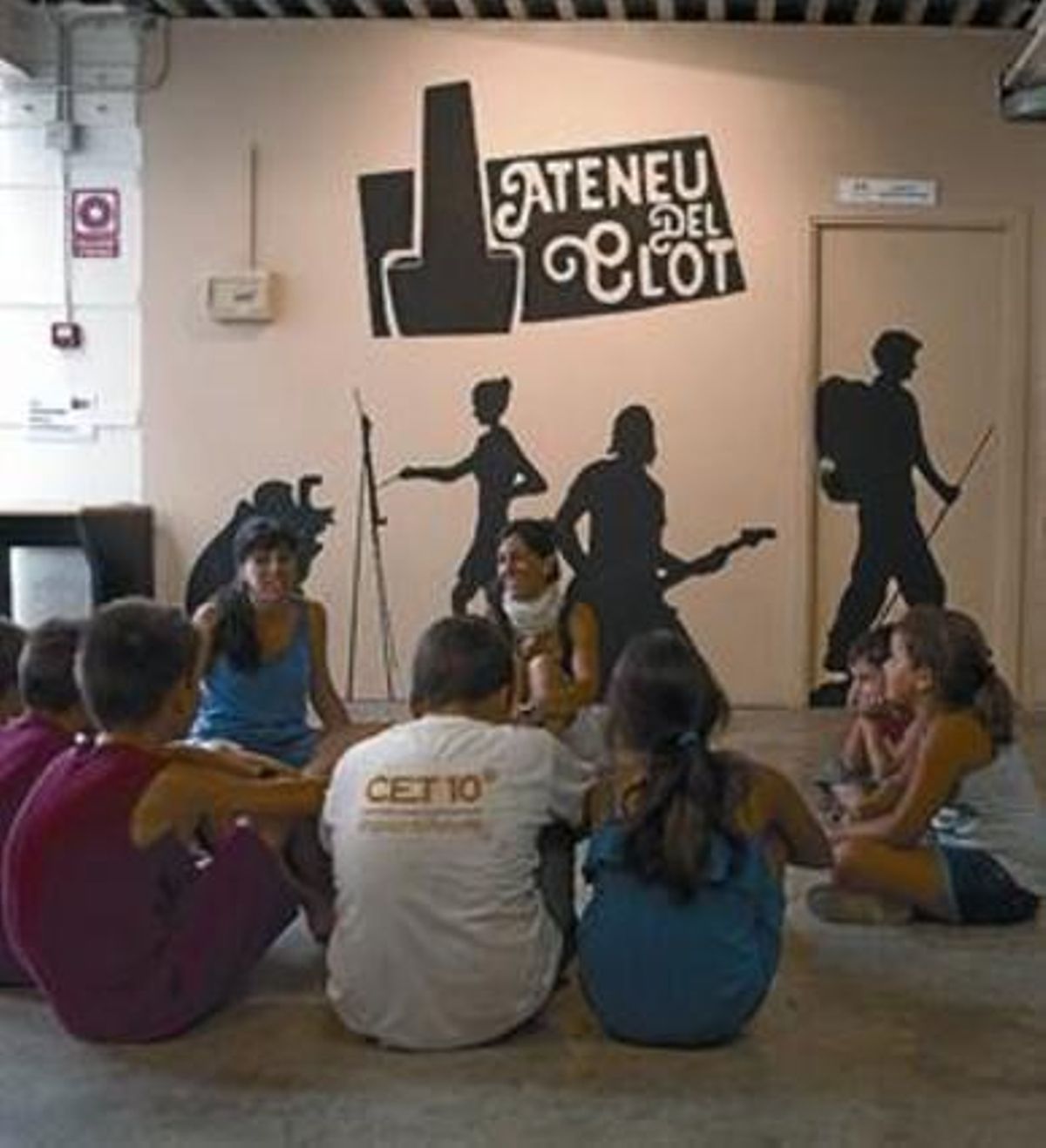 Antiga fàbrica8 Imatge d’una activitat infantil de l’Ateneu del Clot. Antiga fàbrica8 Imatge d’una activitat infantil de l’Ateneu del Clot.