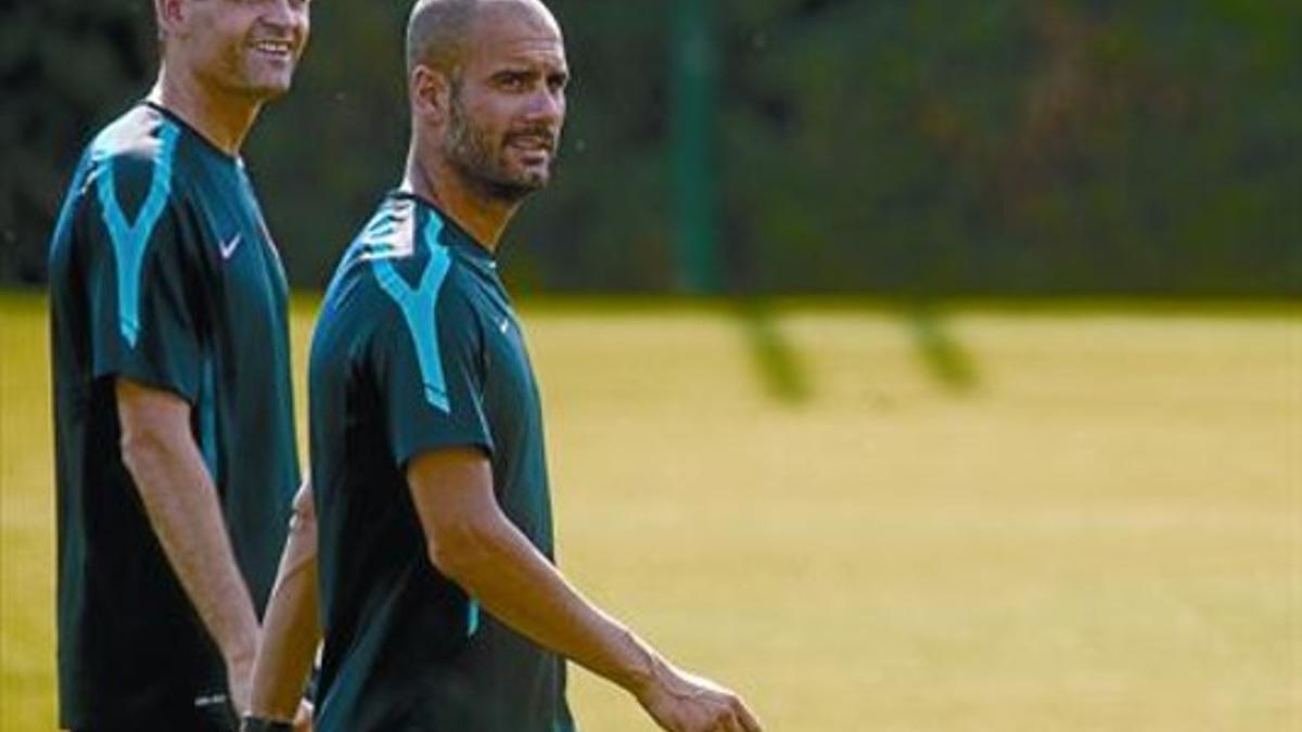 Vilanova y Guardiola, en un entrenamiento del Barcelona.