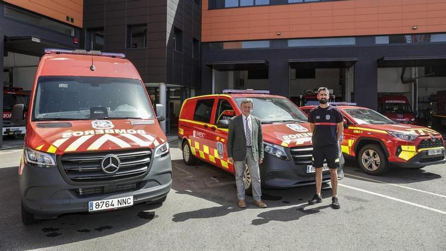 Tres nuevos vehículos inician un plan renove de 3,7 millones en los bomberos de Oviedo