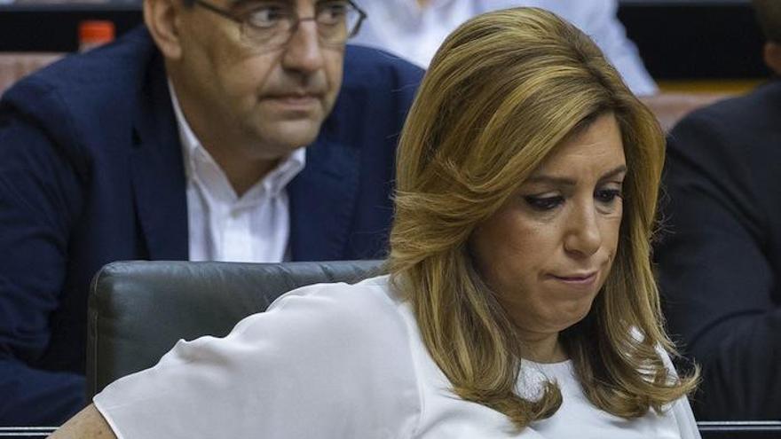 La presidenta de la Junta de Andalucía en funciones, Susana Díaz, en su escaño durante la tercera votación para su investidura como presidenta.