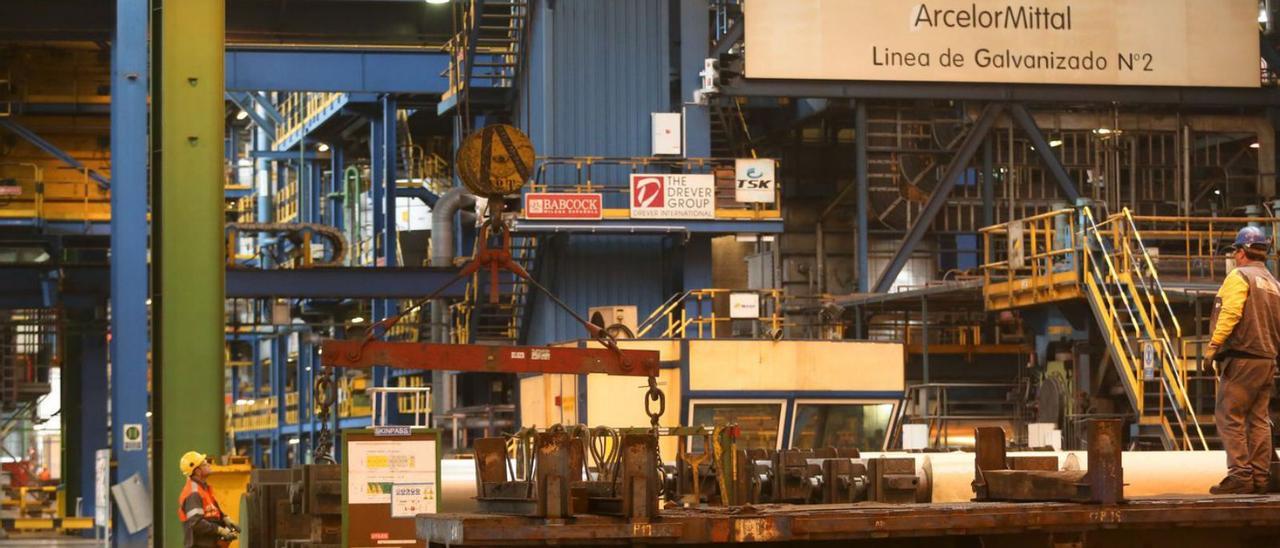 Una de las dos líneas de acero galvanizado que ArcelorMittal tiene en Avilés.