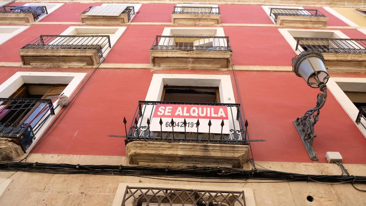 Imagen de un piso que se ofrece en alquiler en el casco antiguo de Alicante