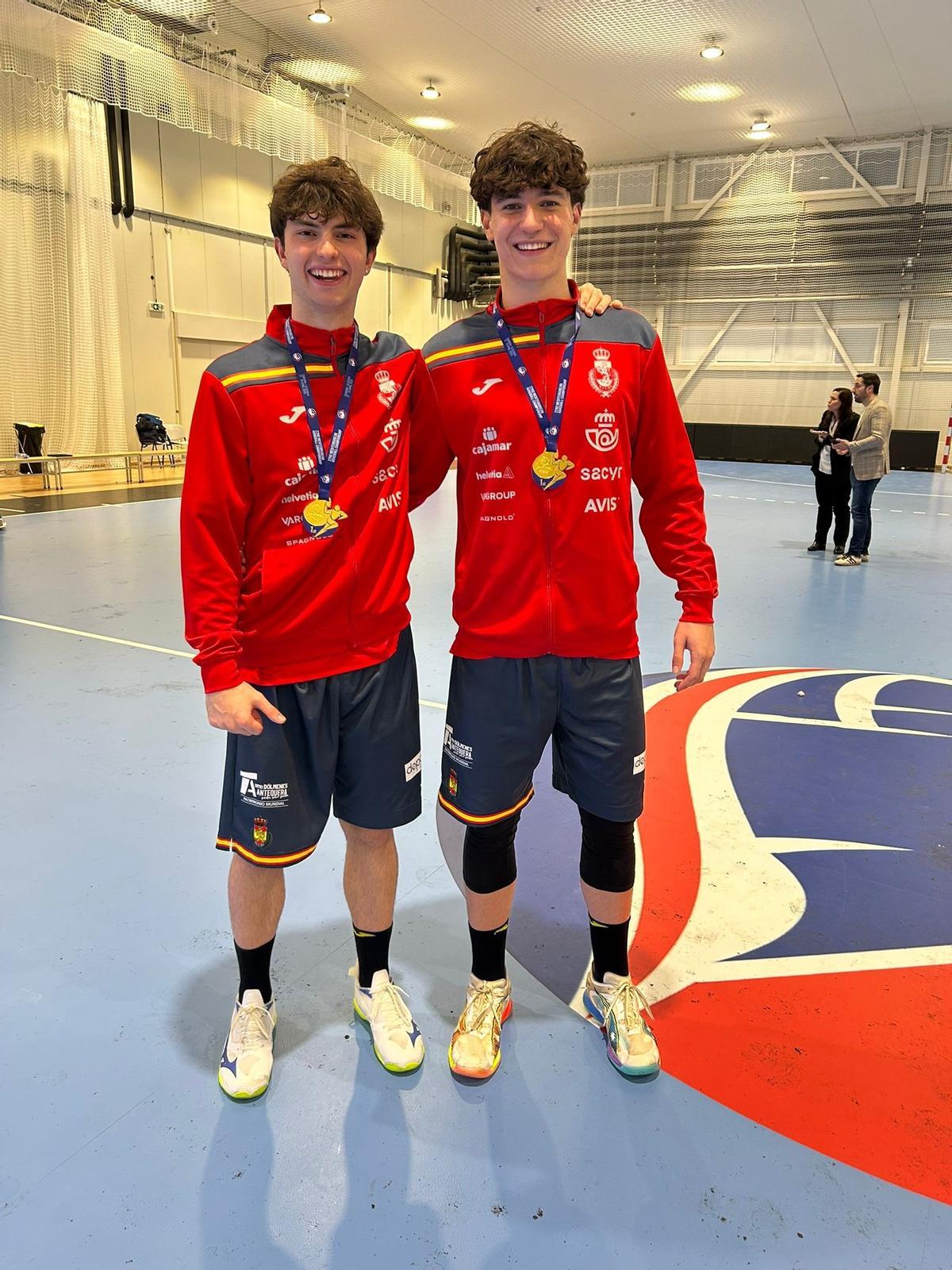 Jorge Martínez y Yoel Vázquez, con las medallas obtenidas en el Campeonato Mediterráneo.