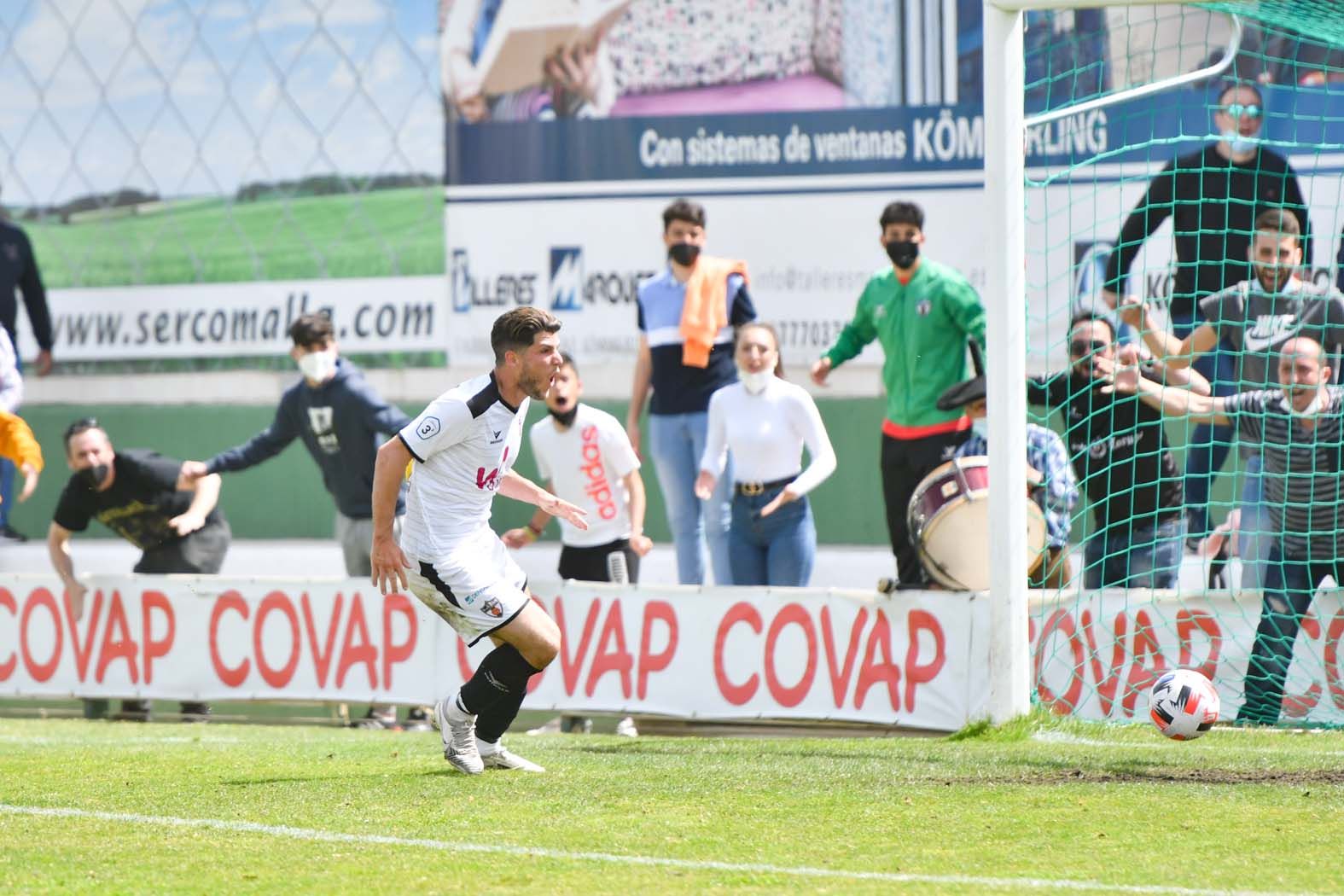 El triunfo del Pozobblanco ante el Córdoba B, en imágenes