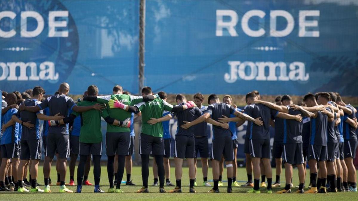 La plantilla del Espanyol guardó un minuto de silencio antes del último entrenamiento