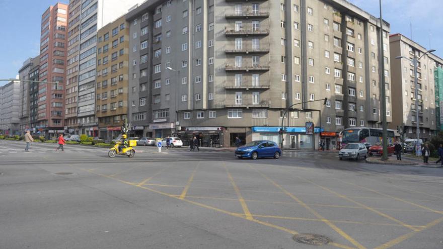 Cruce de Ronda de Outeiro con Avenida de Arteixo, lugar del accidente mortal de esta madrugada en A Coruña.