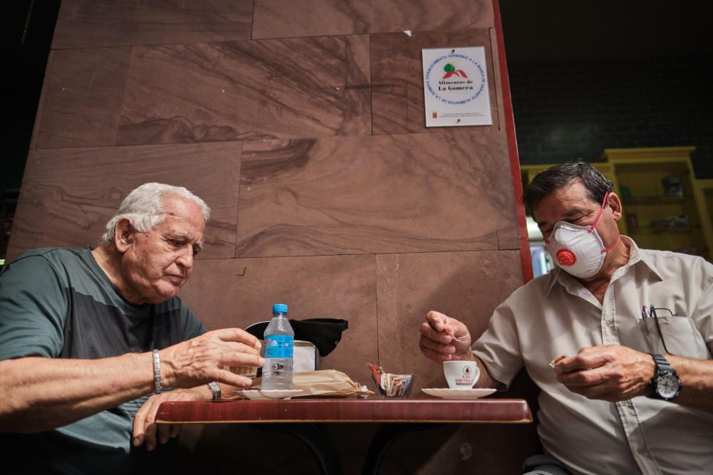 Los comercios de La Gomera abren en la desescalada