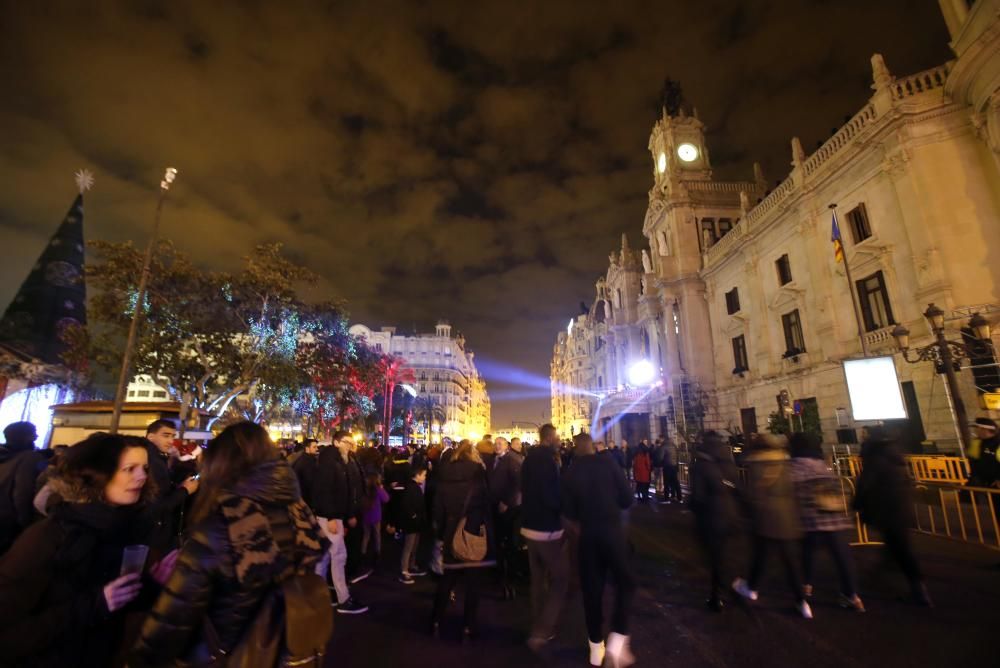 Miles de personas recibieron el año frente al consistorio