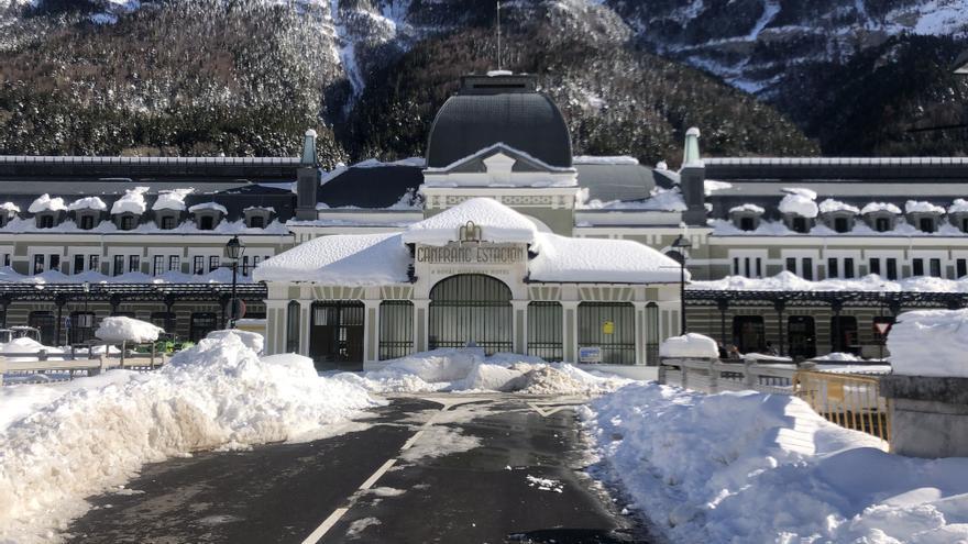 El hotel de lujo de Canfranc pospone su apertura