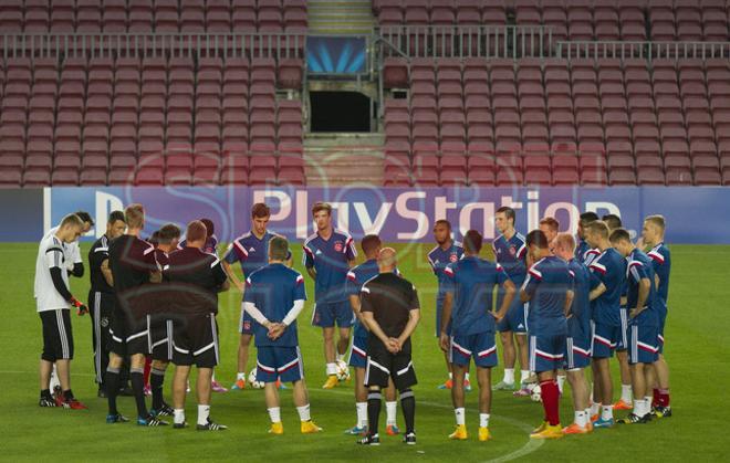 El Ajax prepara el partido en el Camp Nou