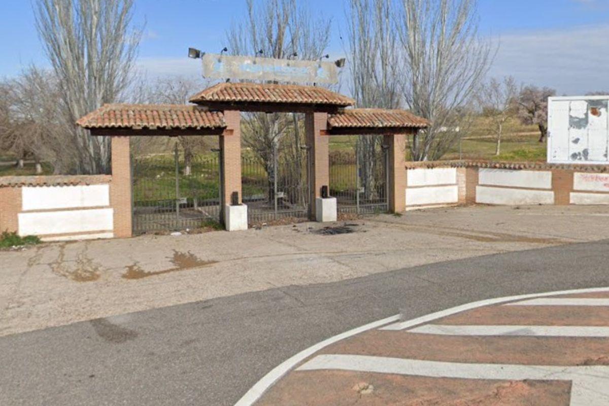 Antiguo acceso a la discoteca de Toledo Agua Loca