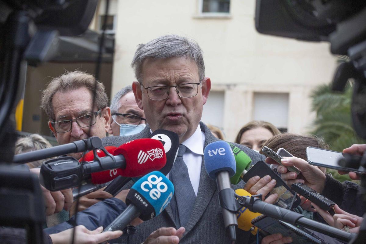 Visita de Puig a la ampliación de urgencias del Hospital de Alicante