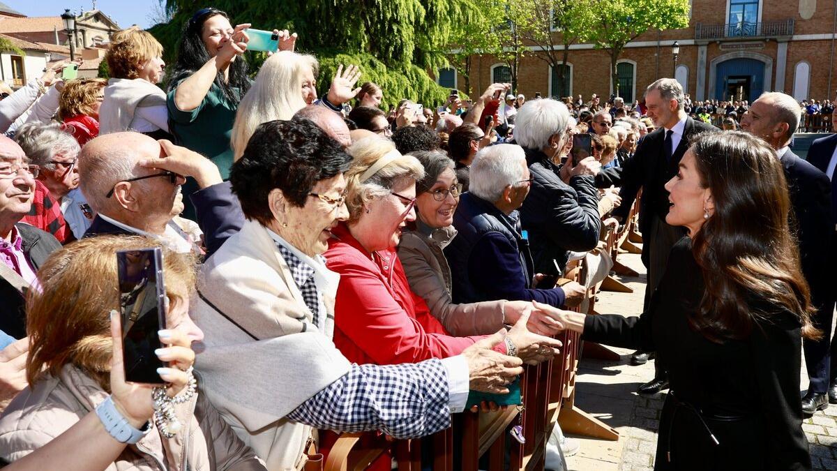 Los alcalaínos recibieron "con mucha gratitud" a los reyes de España
