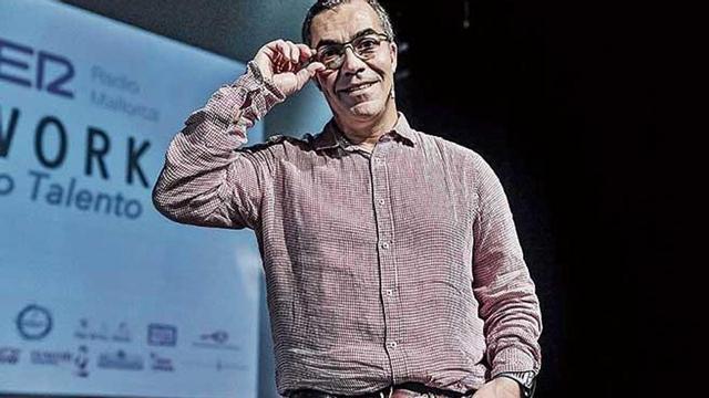 El triatleta Ramón Arroyo, ayer en el teatro Xesc Forteza, donde ofreció una charla motivacional bajo el lema 'Rendirse no es una opción'.
