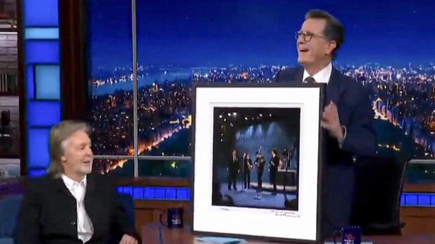 Stephen Colbert reaparece en la televisión pública de Michigan tras ser despedido de la CBS por presiones de Trump
