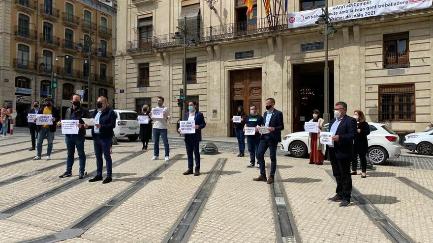 Concentración de alcaldes y concejales en los ayuntamientos