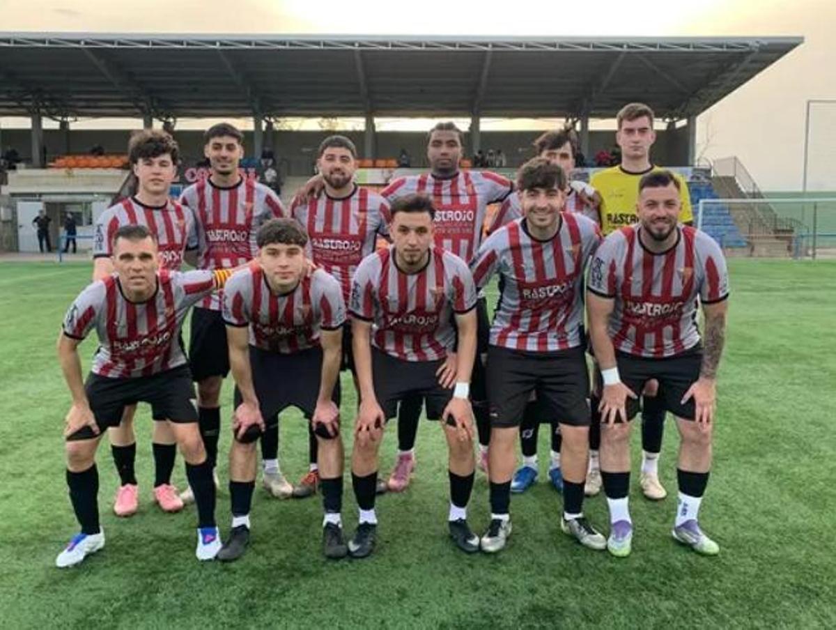 L'onze del Base Roses contra el Roses City.