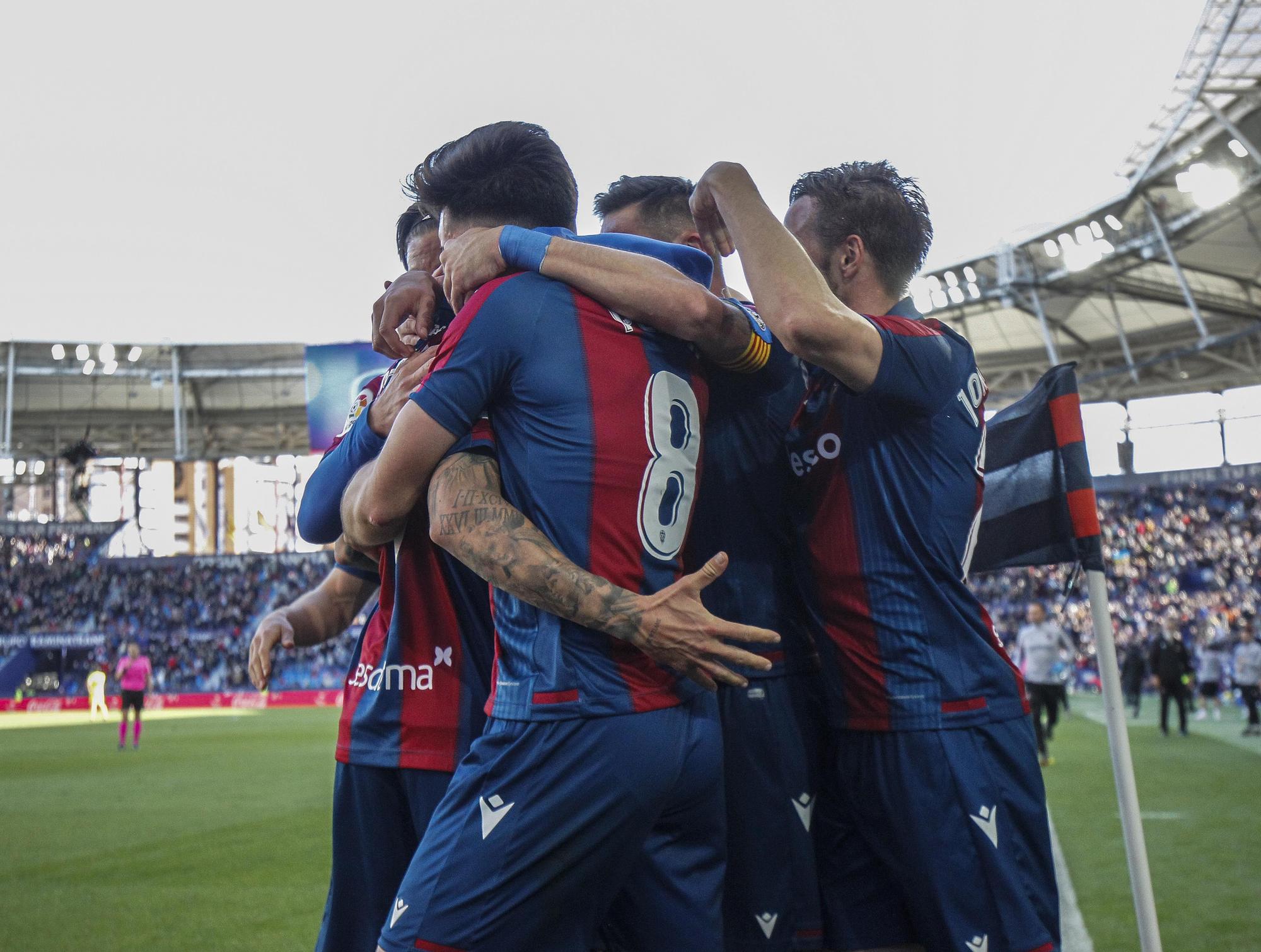 Las imágenes de la victoria del Levante frente al Villarreal en el Ciutat de València