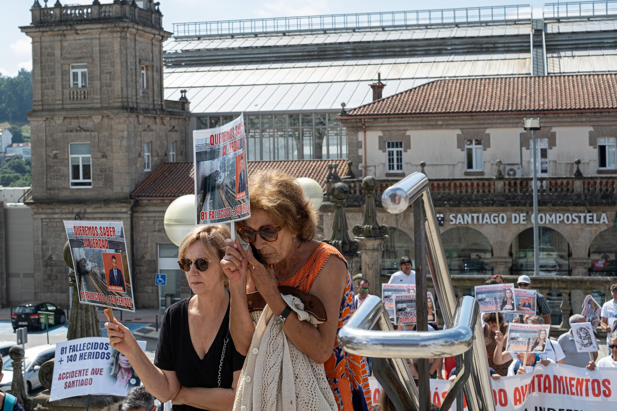 Las víctimas de Angrois se concentran en el Obradoiro en el noveno aniversario del accidente