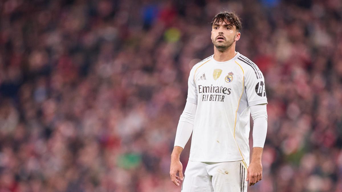 Asencio, durante el Athletic-Real Madrid.