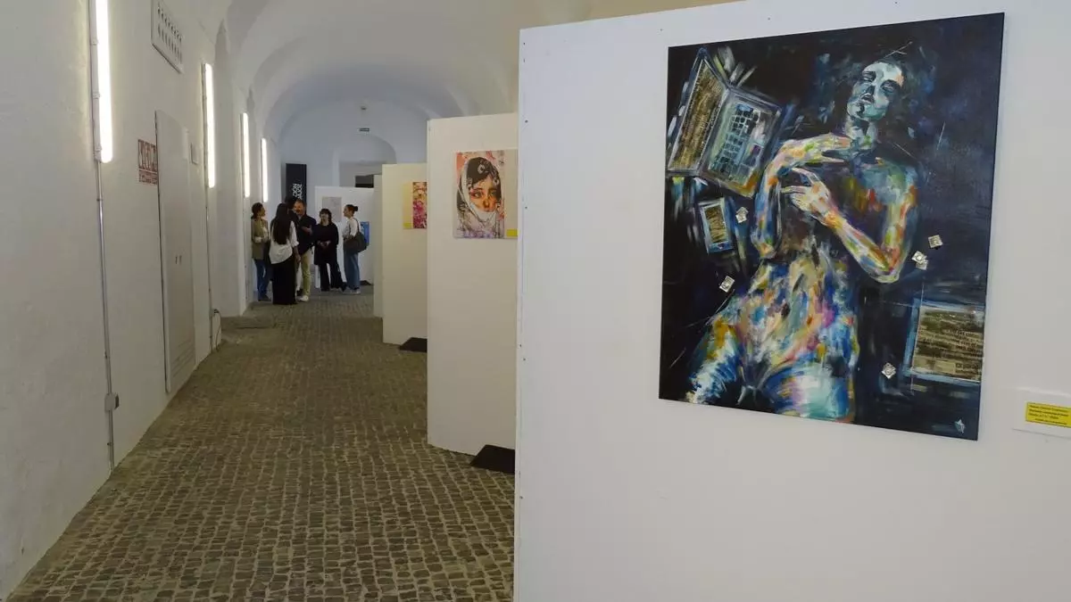 El Hospital Centro Vivo de Badajoz ofrece una exposición de obras hechas por estudiantes