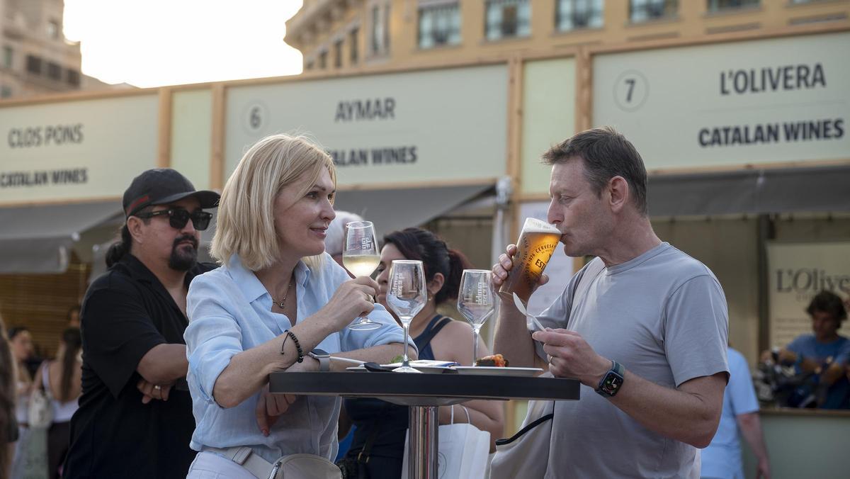 Ambiente en Plaza Catalunya con motivo de una nueva edición del ‘Tast a la Rambla’