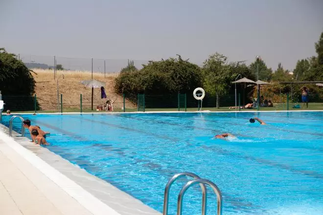Fallece la mujer que sufrió un infarto en la piscina de Cáceres el Viejo