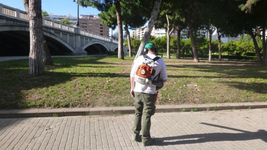 El consistorio prepara una oposición para seis plazas de peón de jardines