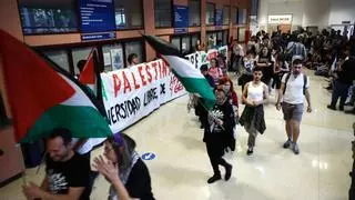 Decenas de estudiantes se encierran “de manera indefinida” en la Universidad de Zaragoza en apoyo a Palestina