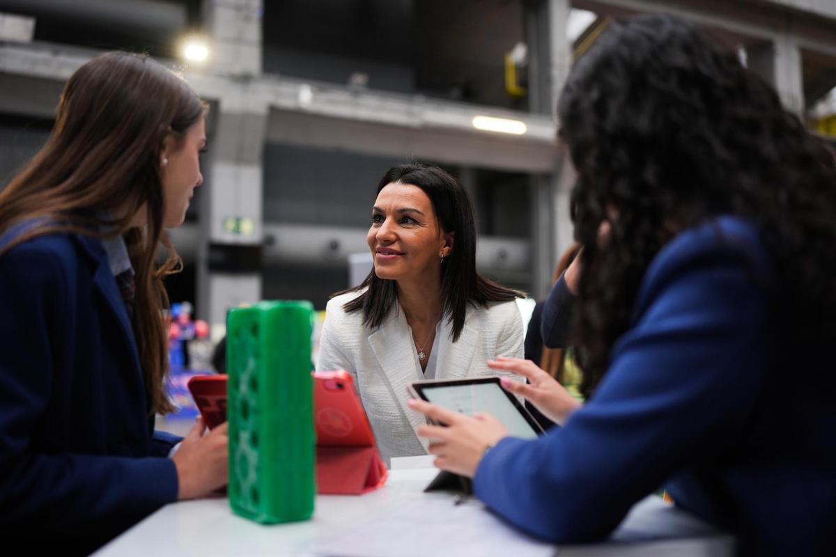 Alumnos de centros madrileños presentan sus proyectos de emprendimiento en la final nacional de la MBA League.