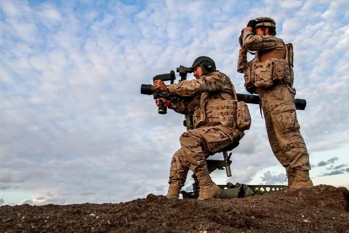 Ejercicios de adiestramiento terrestre en los campos militares de La Isleta y Pájara