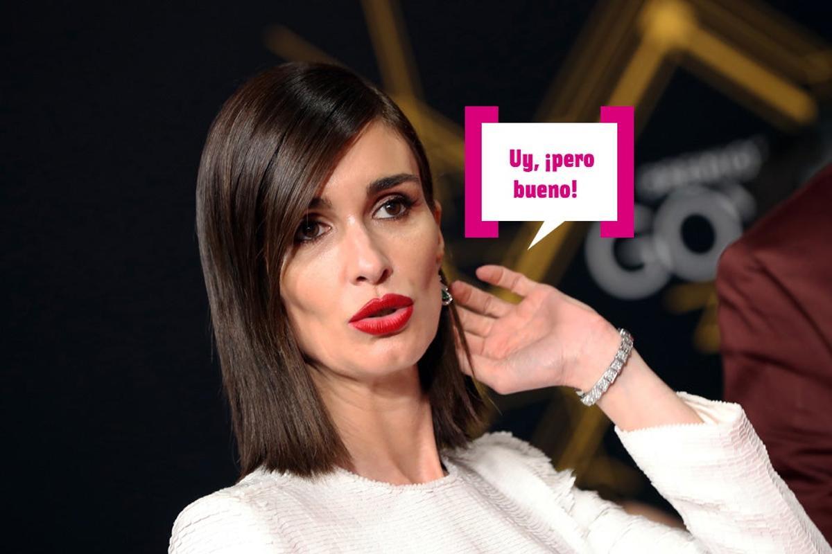 Paz Vega se toca el pelo en los Premios Goya