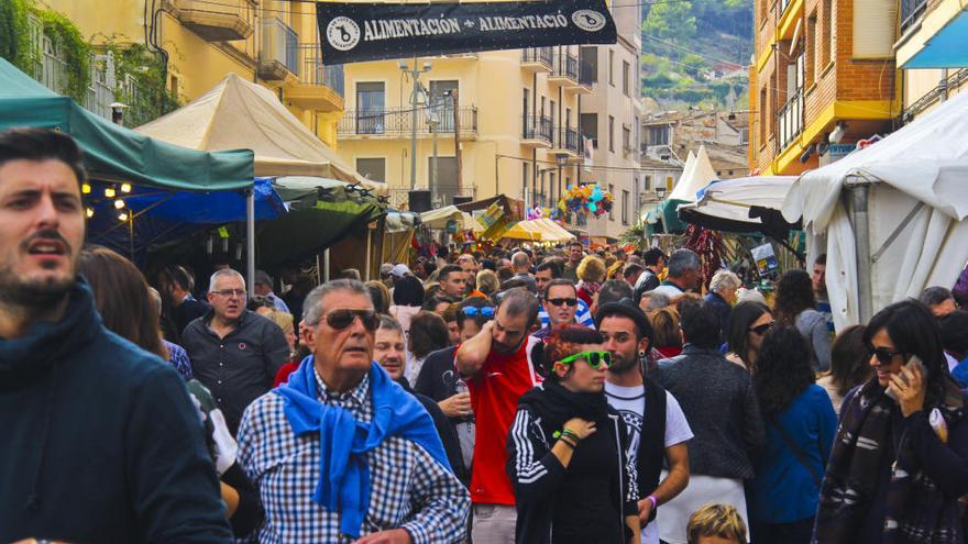 Las calles de Cocentaina están totalmente repletas de público.