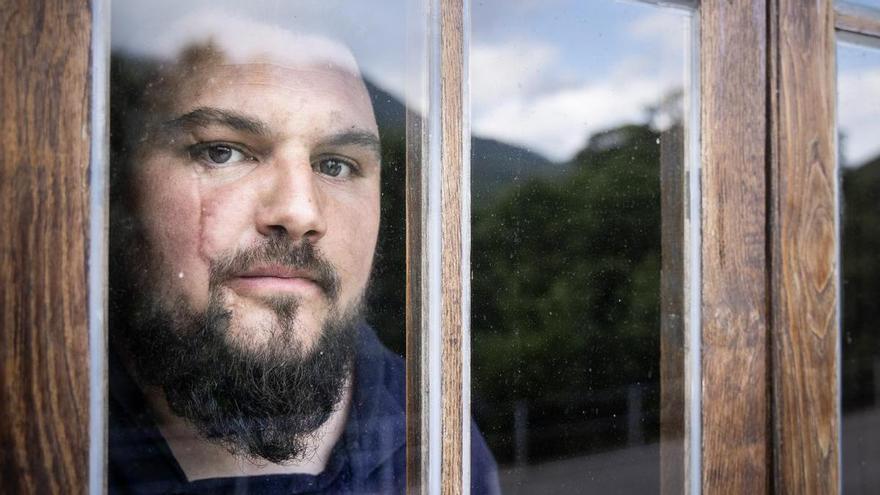 Víctor García, el joven guardián de la cultura de los cunqueiros de Trabáu