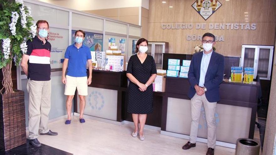 El Colegio de Dentistas dona a Cáritas productos de higiene y mascarillas