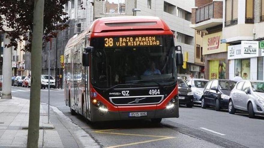 Imagen de archivo de un autobús urbano de Zaragoza.