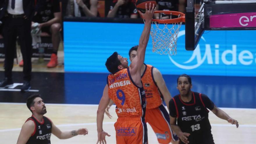 El Valencia Basket reacciona a tiempo y evita la quema ante el Bilbao
