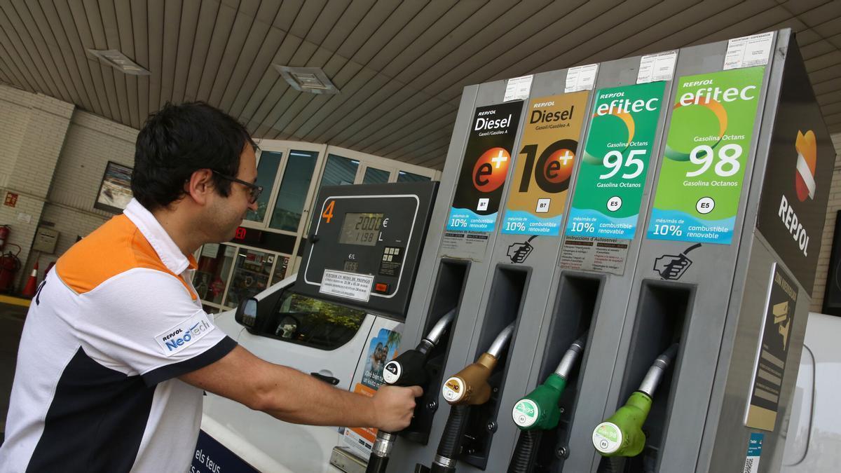 El Brent supera los 80 dólares y amenaza con subidas del 3% al 8% en gasolina y diésel