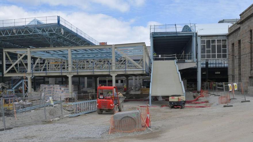 La pasarela peatonal de la estación del tren de A Coruña ya une las avenidas do Ferrocarril y da Sardiñeira