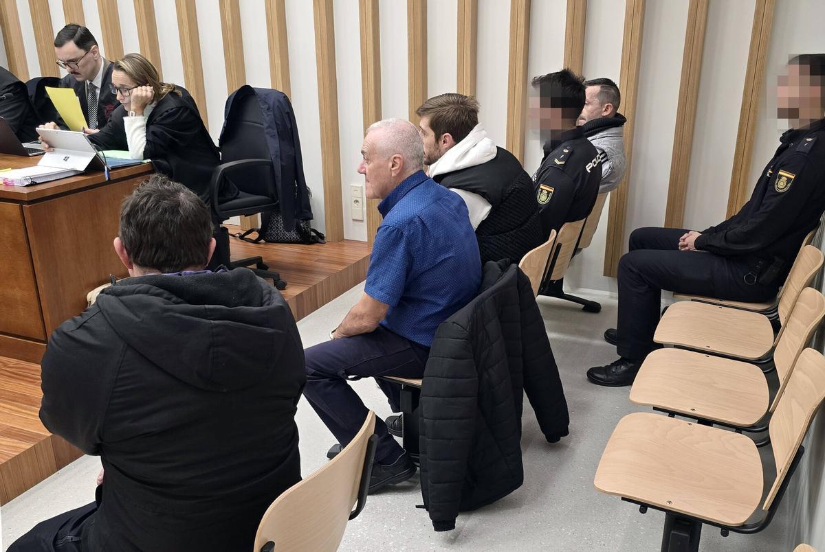 A juicio cuatro percebeiros acusados de furtivismo en Baiona