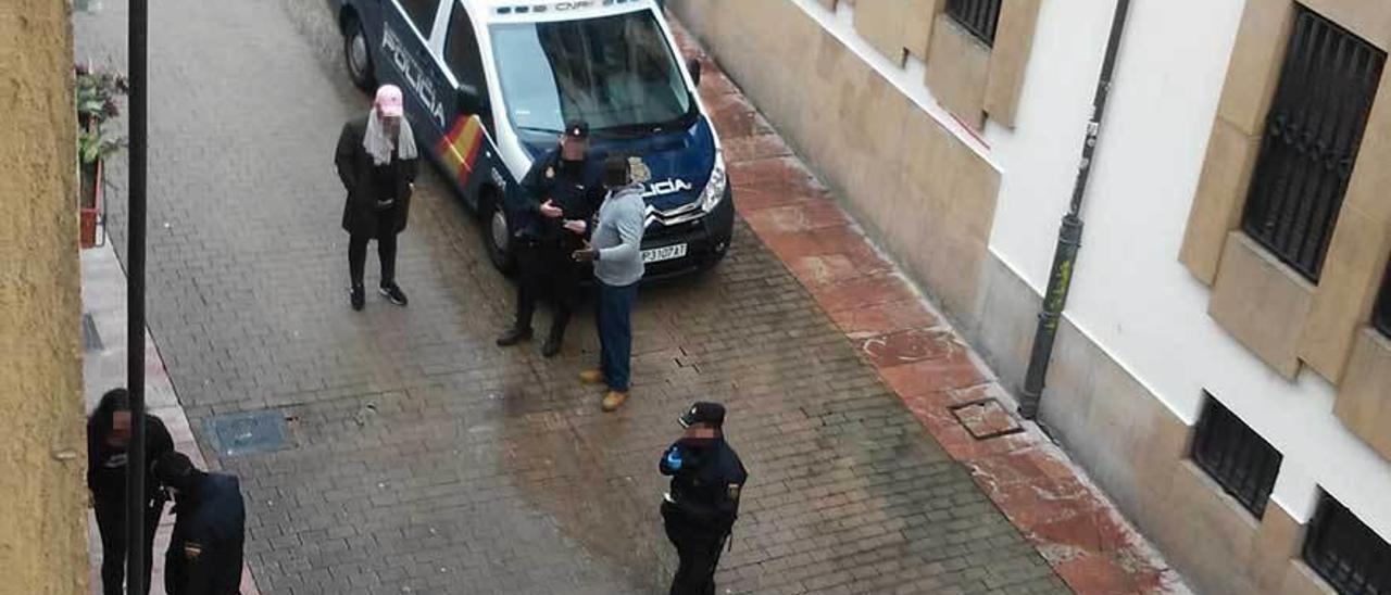 La última intervención policial frente al local de la calle San José.