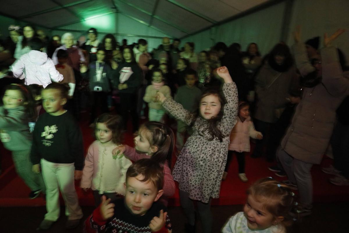 En imágenes: Así fue la "pequenochevieja" de Avilés