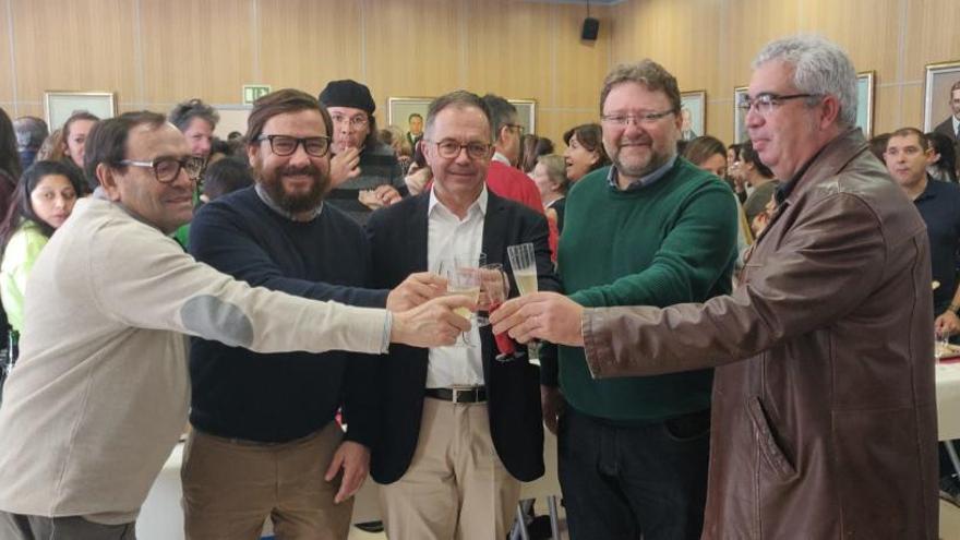 Después de la sesión plenaria, el alcalde de Sant Josep ha presidido el tradicional brindis navideño.