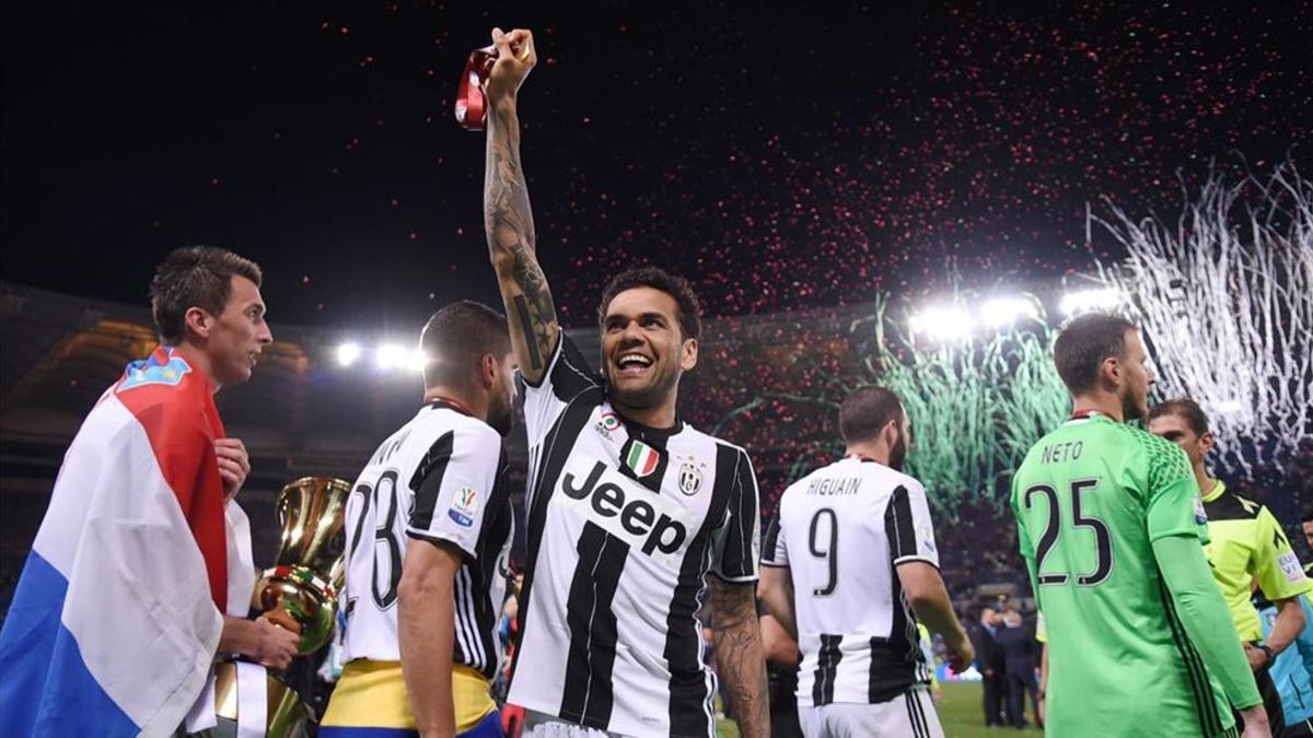 Dani Alves dice estar muy agradecido a la afición de la Juventus